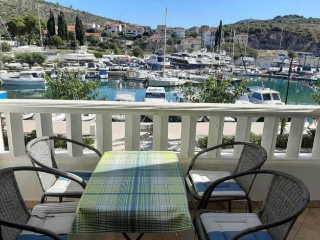 Apartmani Marta Marina Zewnętrze zdjęcie