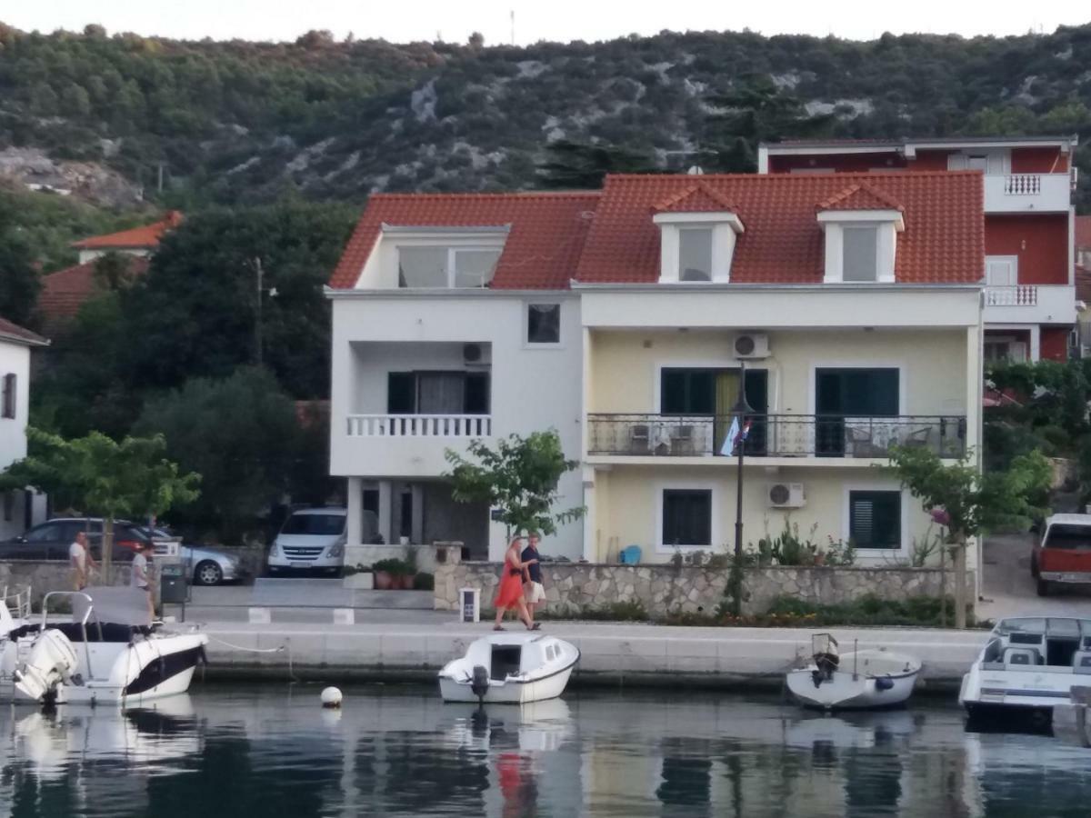 Apartmani Marta Marina Zewnętrze zdjęcie